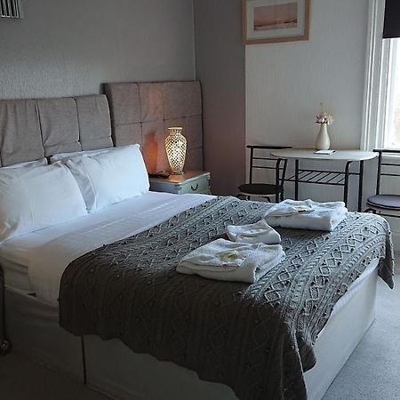 Marine Residence Скарбъро Екстериор снимка
