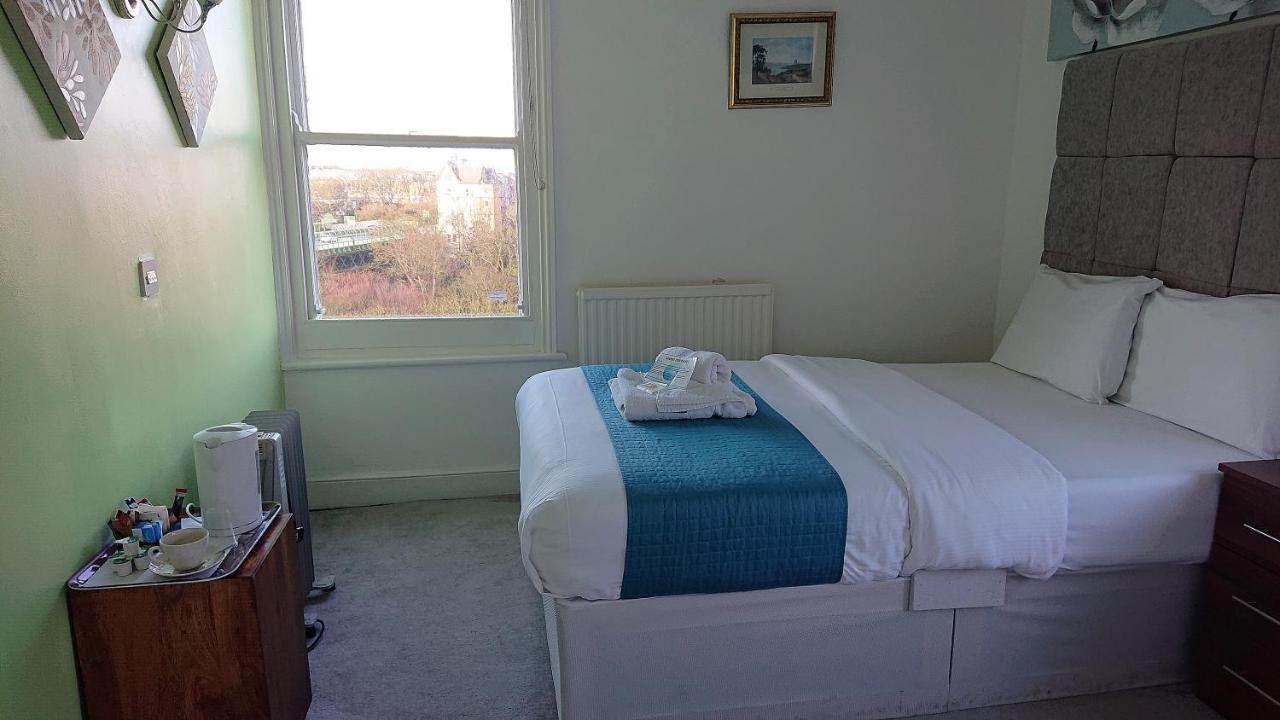 Marine Residence Скарбъро Екстериор снимка
