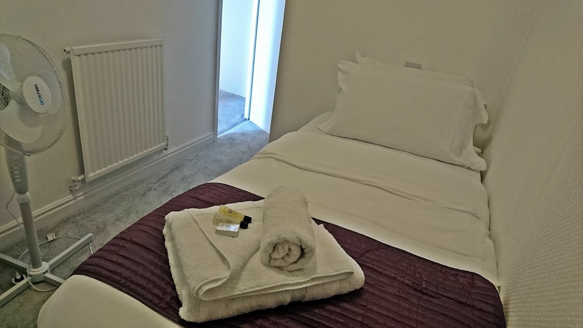 Marine Residence Скарбъро Екстериор снимка